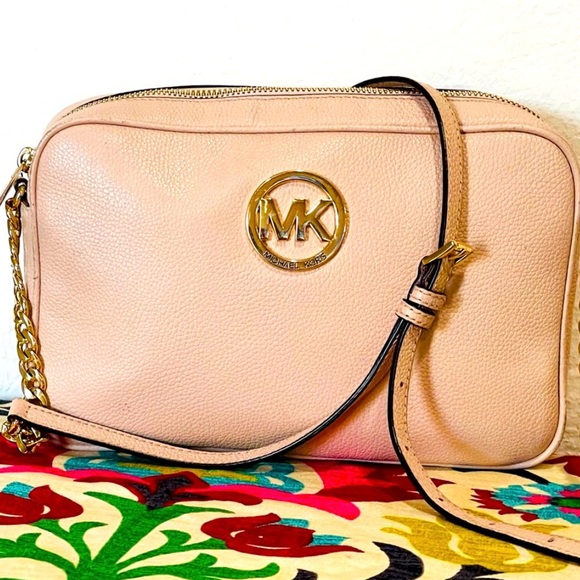 Michael Kors Fulton Lg
EW Crossbody Bag Purse
Pebbled Leather Pink W Gold - Picture 1 of 12